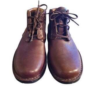 Clarks Unstructured mens brown leather boots - 9W.       F71